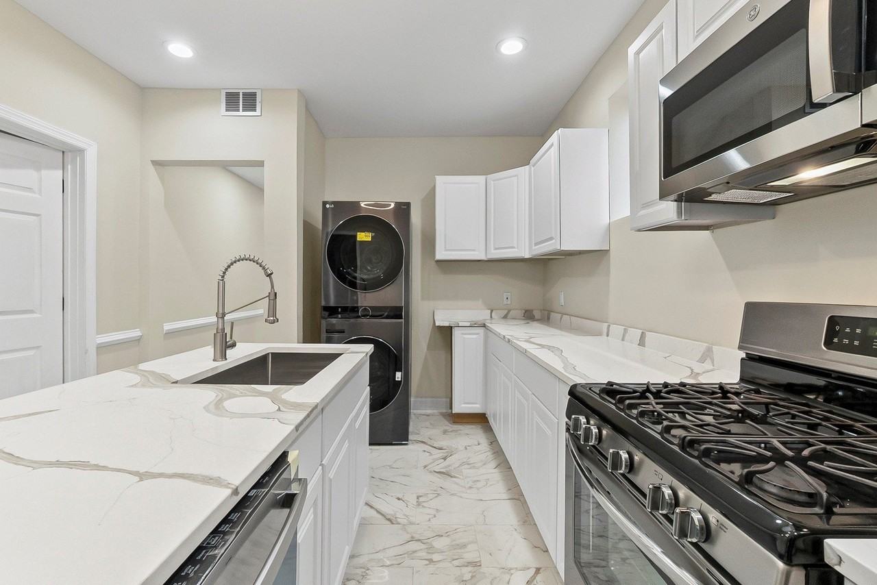 4704 W Monroe St Unit 1 #1 - Photo 3 of 21