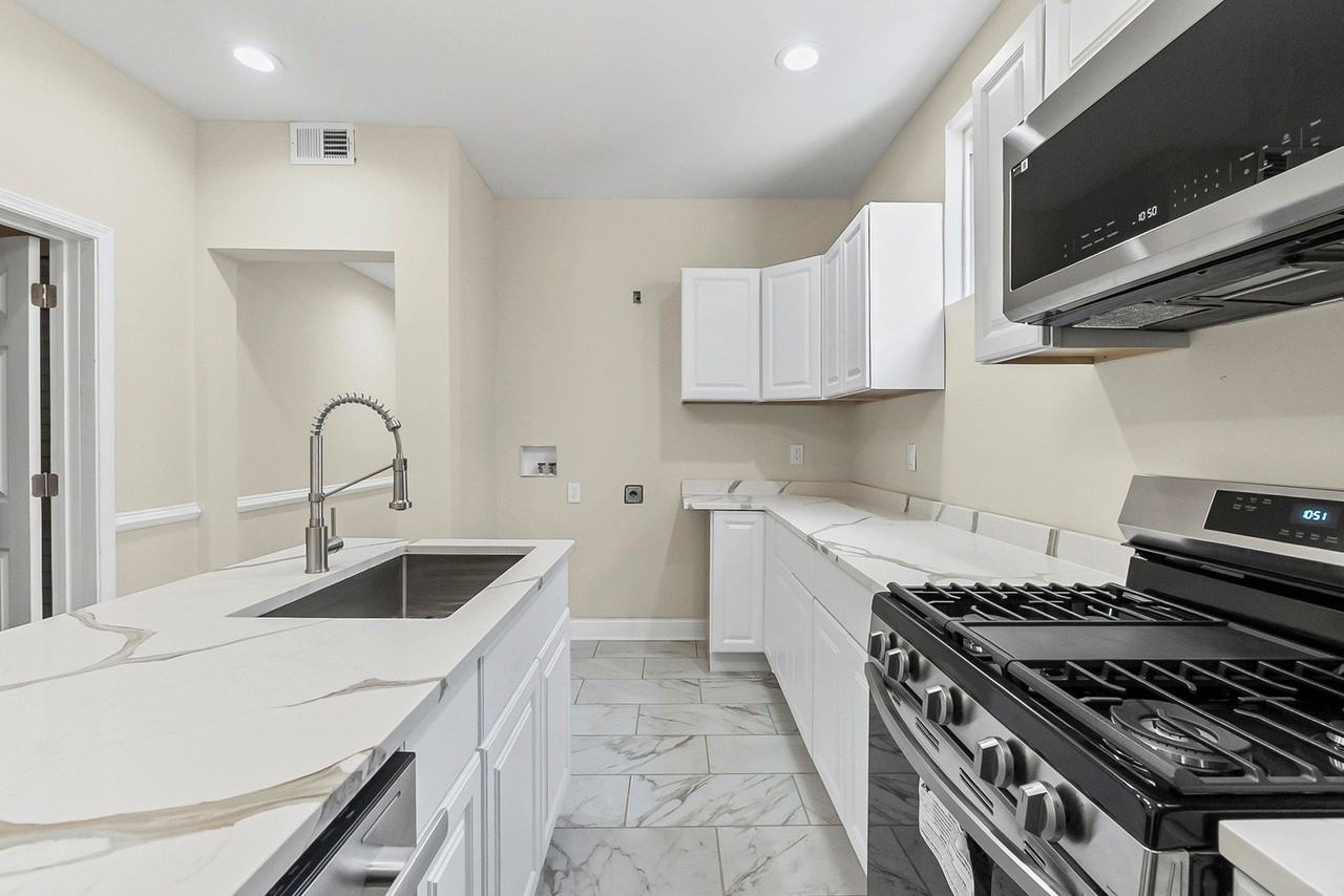 4704 W Monroe St Unit 1 #1 - Photo 6 of 21