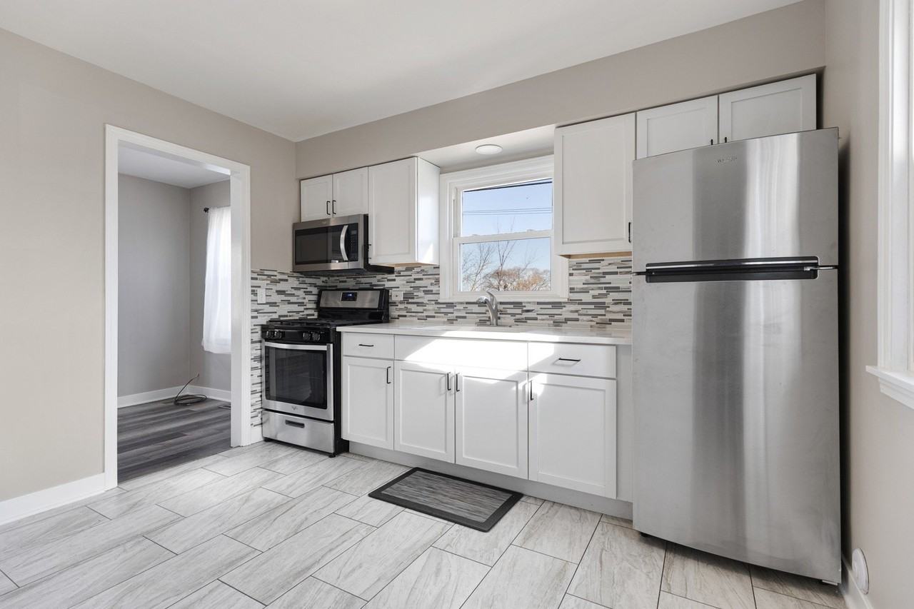 301 Mill St - Photo 2 of 26