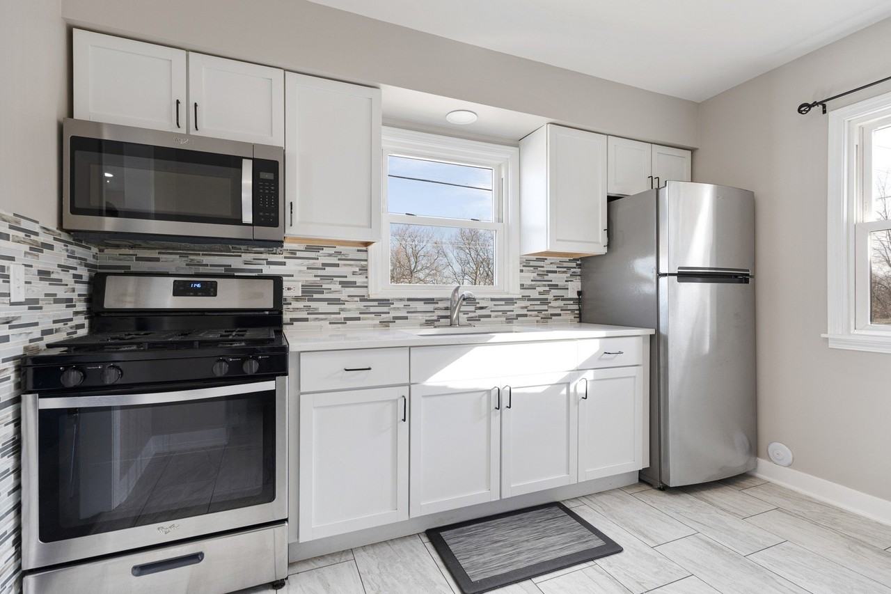 301 Mill St - Photo 3 of 26