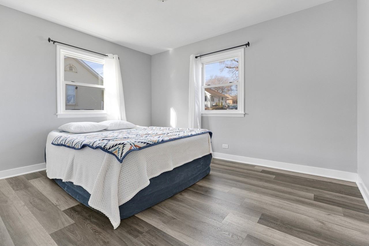 301 Mill St - Photo 5 of 26