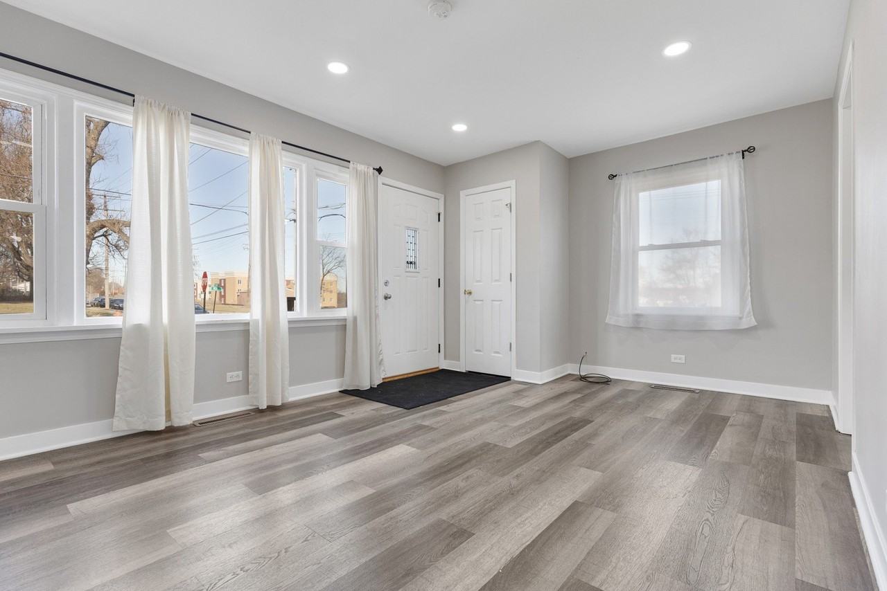 301 Mill St - Photo 6 of 26