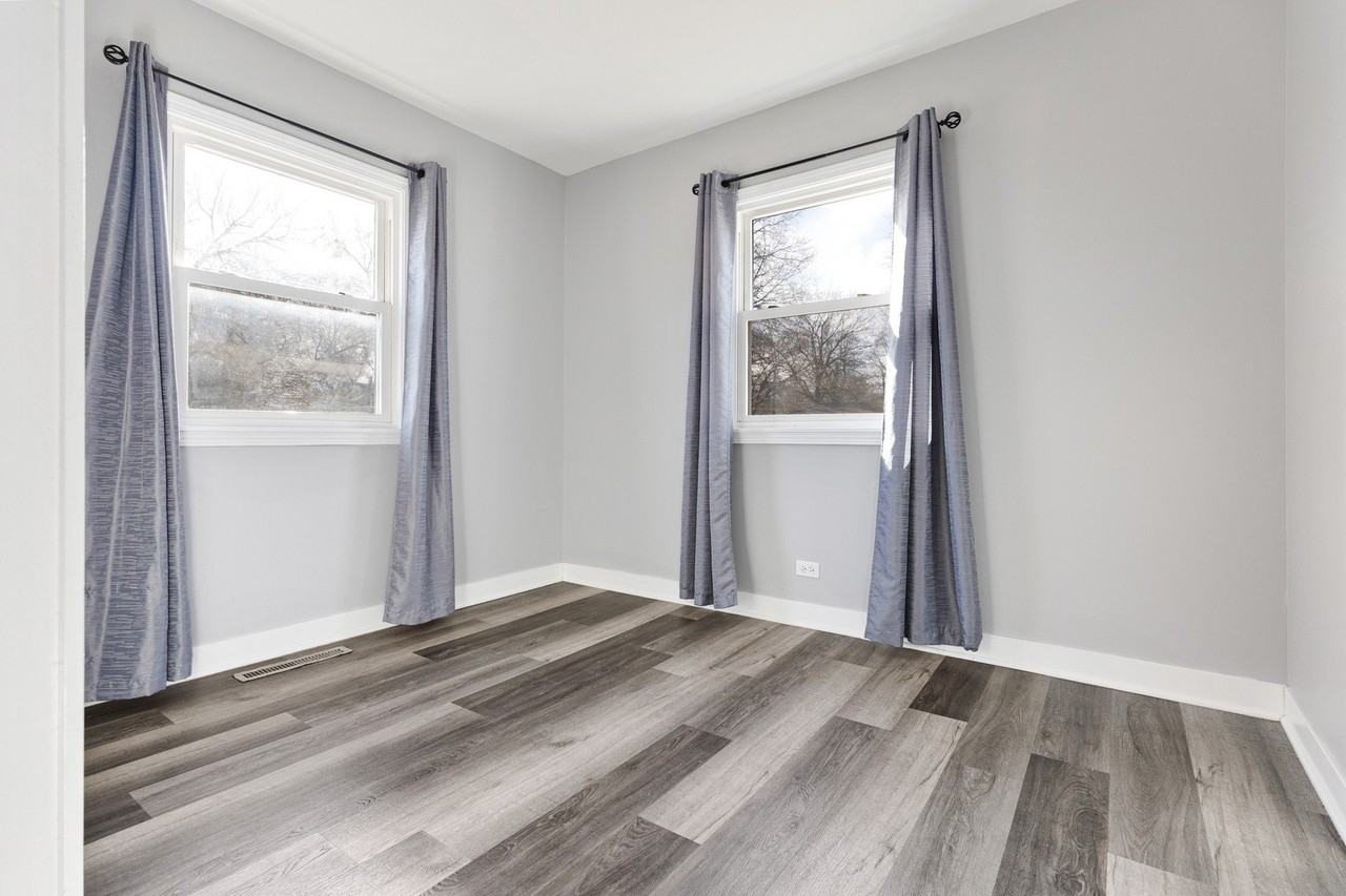 301 Mill St - Photo 7 of 26