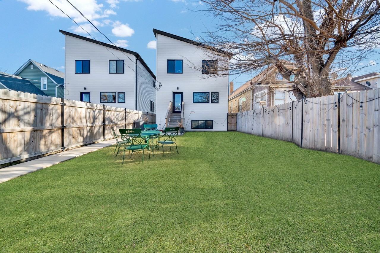 1522 N Leamington Ave - Photo 4 of 29