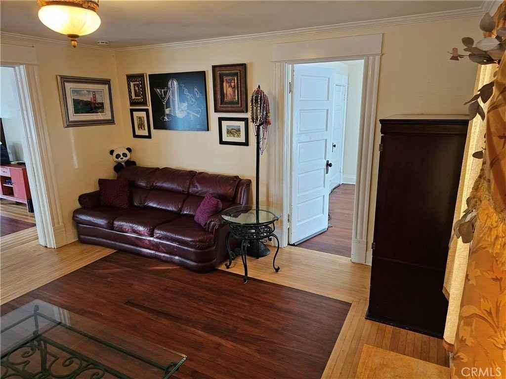 1820 N Bush St - Photo 4 of 20