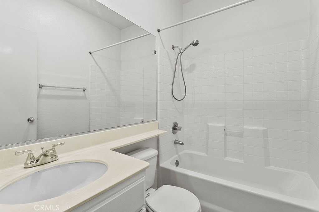 17 Aurora - Photo 5 of 29