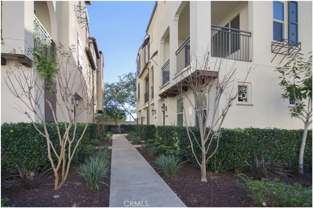 21406 Dahlia Ct - Photo 3 of 30