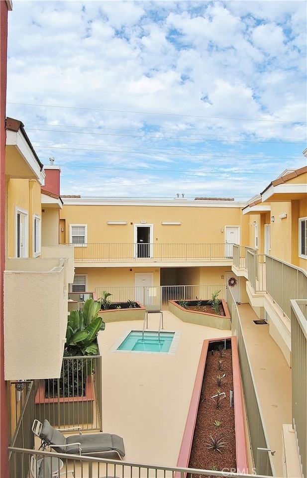 1215 E San Antonio Dr - Photo 3 of 20