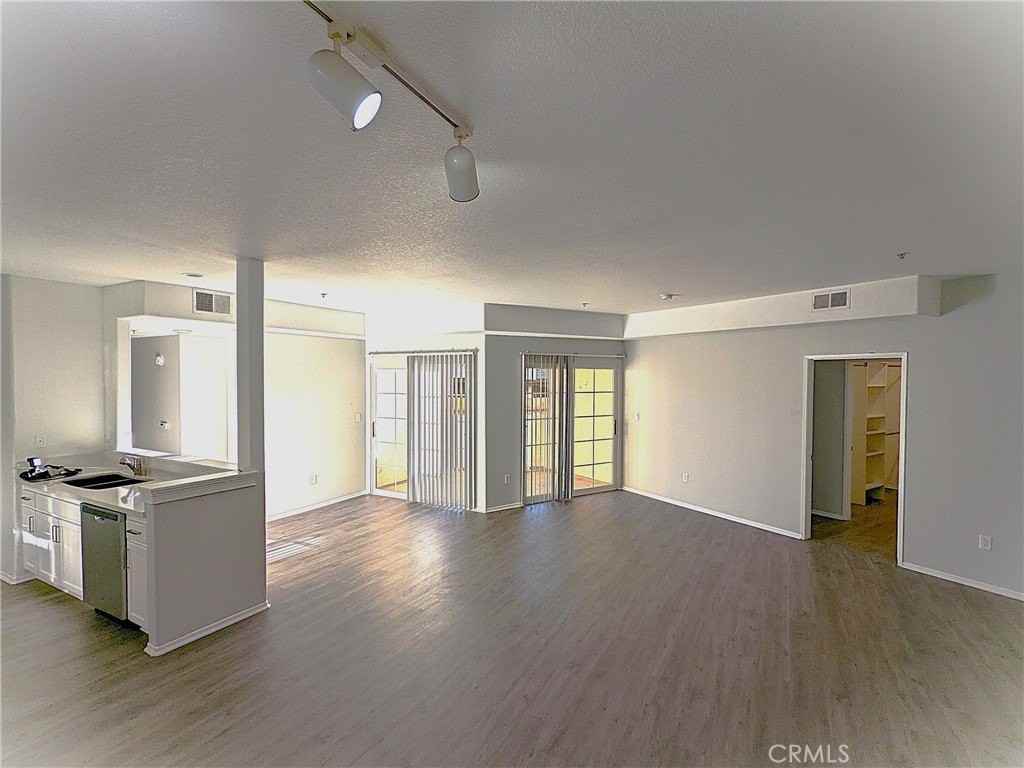 1215 E San Antonio Dr - Photo 4 of 20