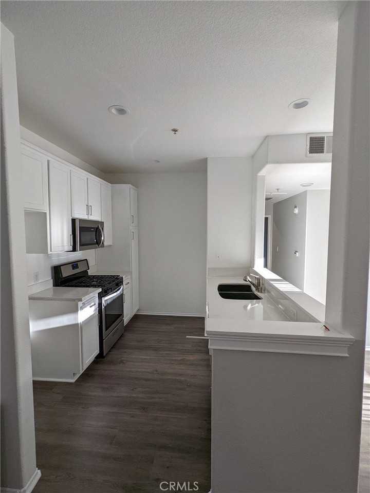 1215 E San Antonio Dr - Photo 5 of 20