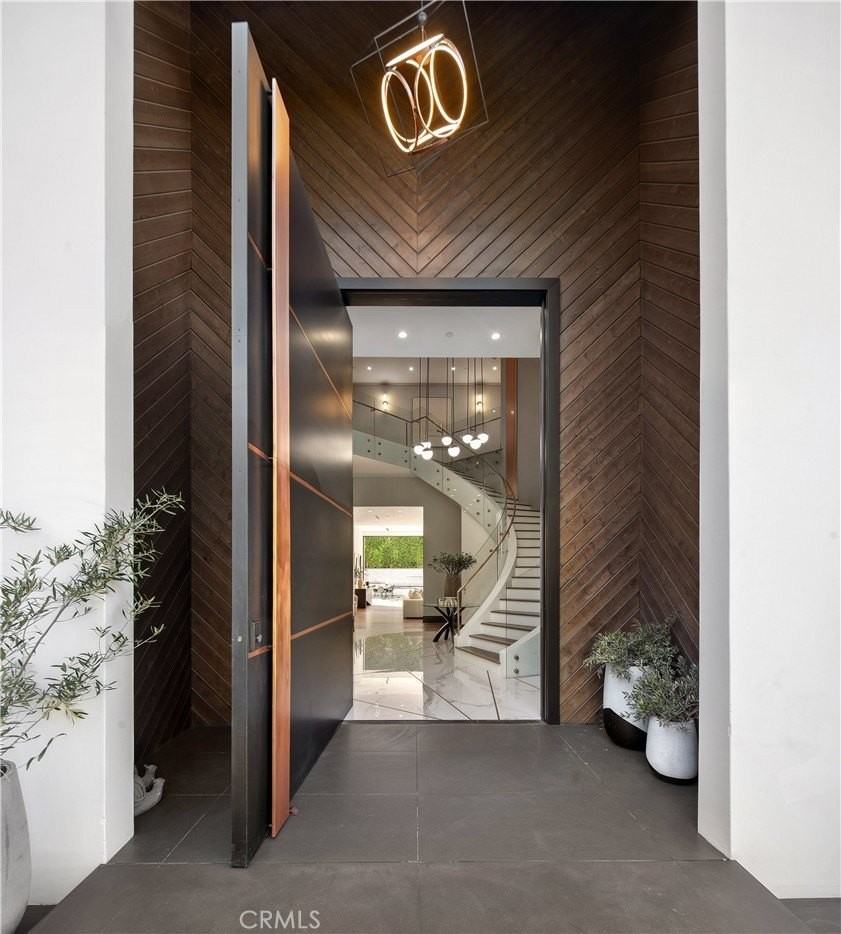 5535 Shirley Ave - Photo 4 of 50