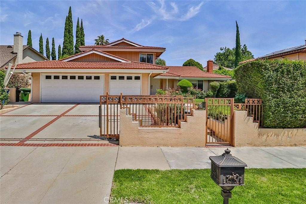 19051 Los Alimos St - Photo 4 of 50