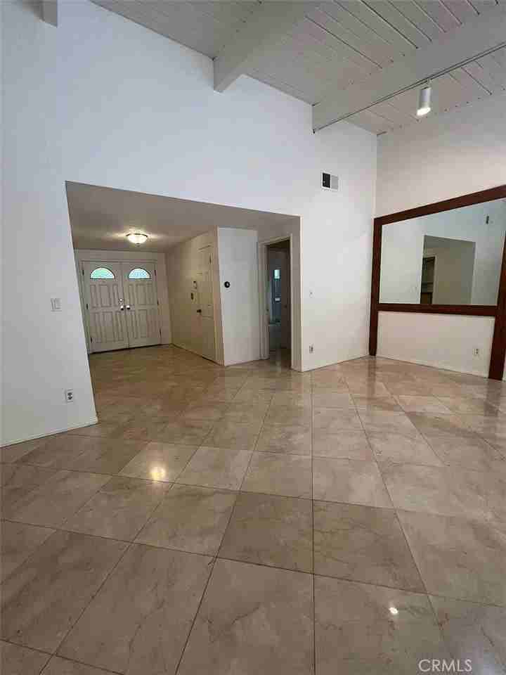 24057 Hatteras St - Photo 4 of 31