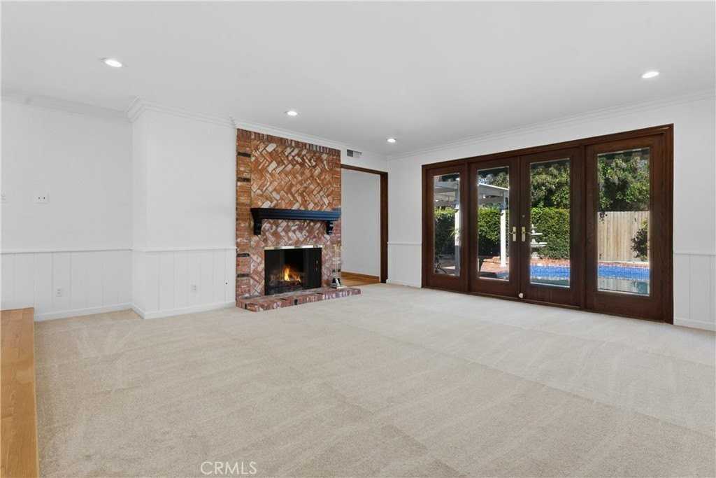 19803 Linnet St - Photo 5 of 50