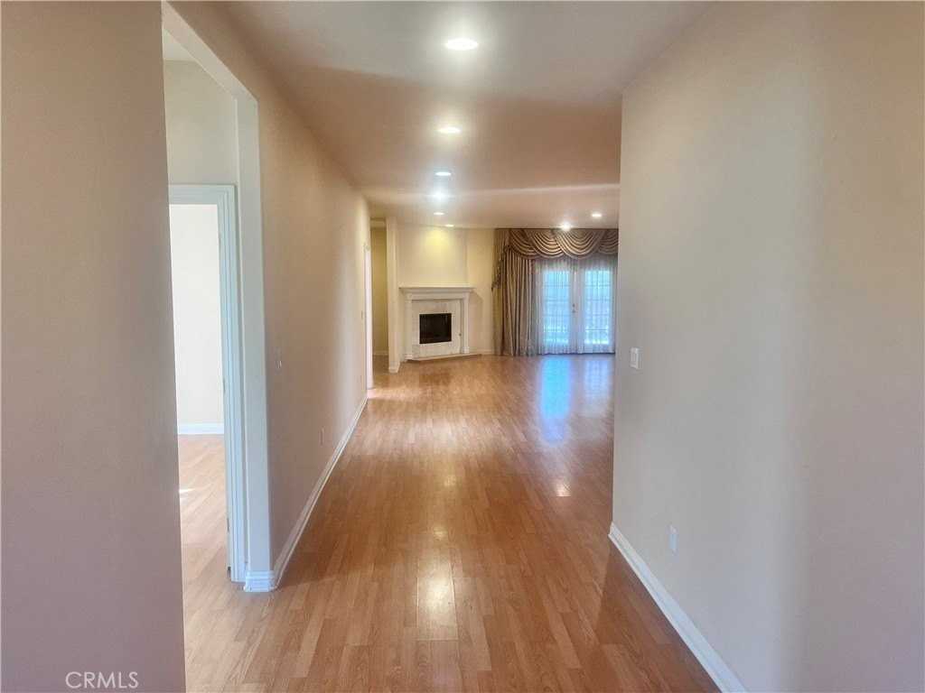 7445 Yarmouth Ave - Photo 3 of 26