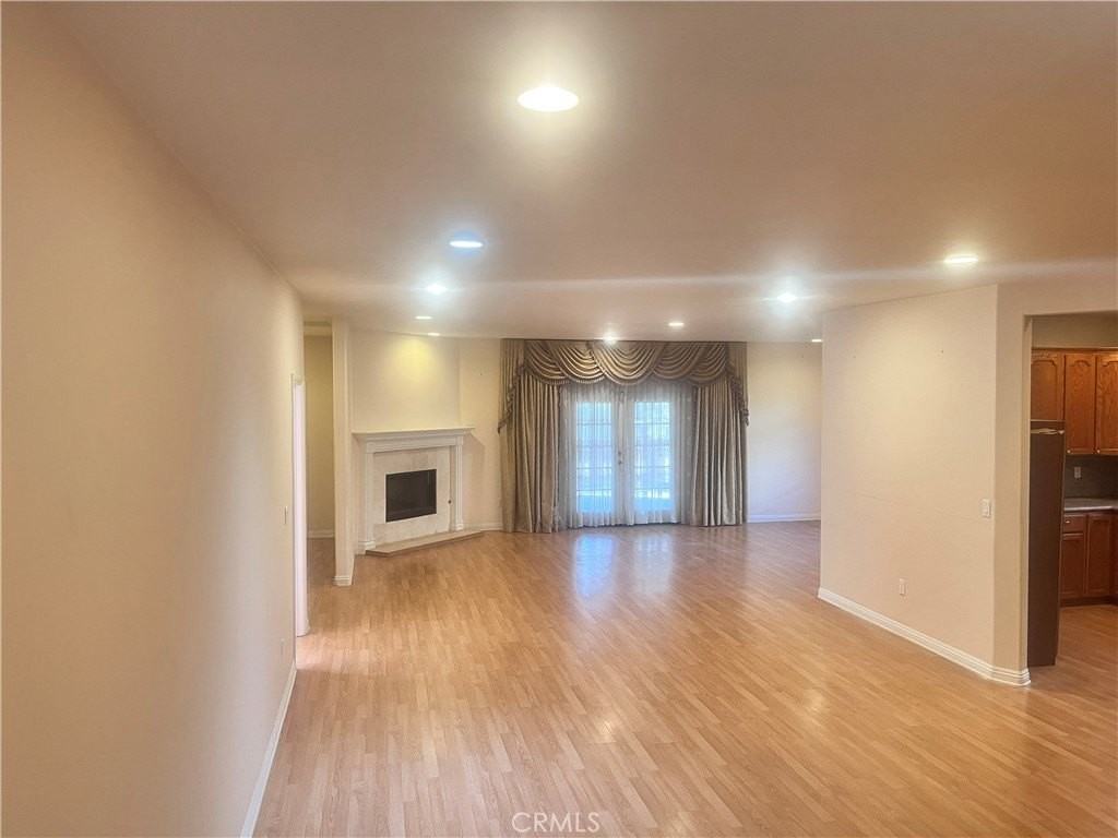 7445 Yarmouth Ave - Photo 4 of 26