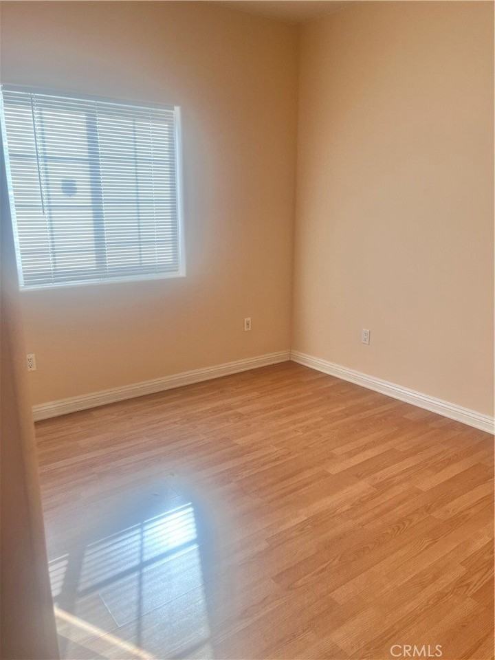 7445 Yarmouth Ave - Photo 6 of 26