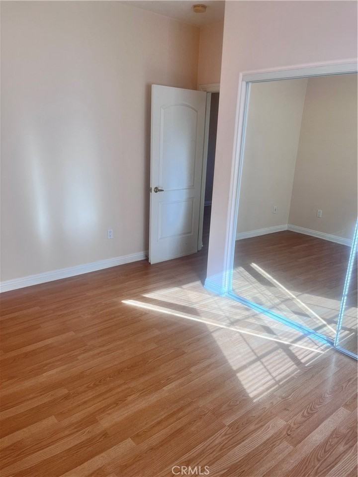 7445 Yarmouth Ave - Photo 7 of 26