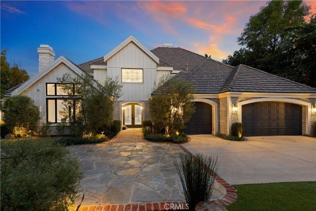 5946 Woodlake Ave - Photo 5 of 29