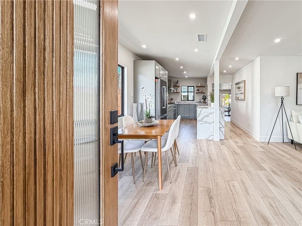 7530 Gaviota Ave - Photo 4 of 23