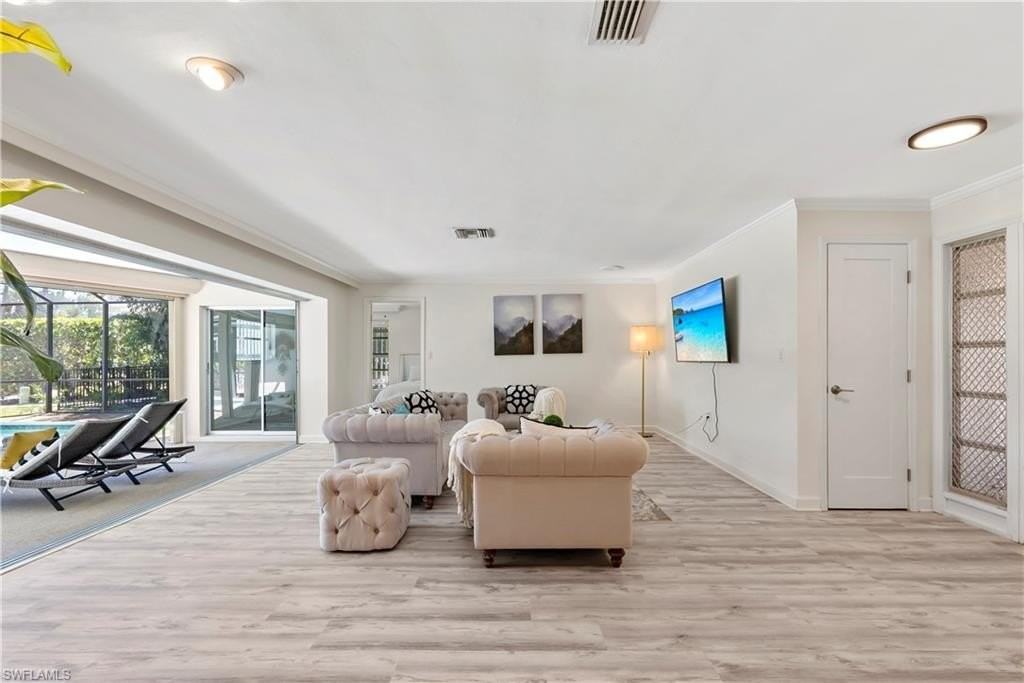 2125 Marina Dr - Photo 4 of 34