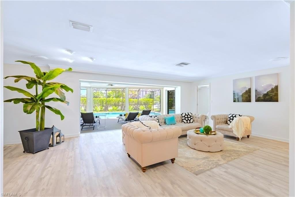 2125 Marina Dr - Photo 5 of 34