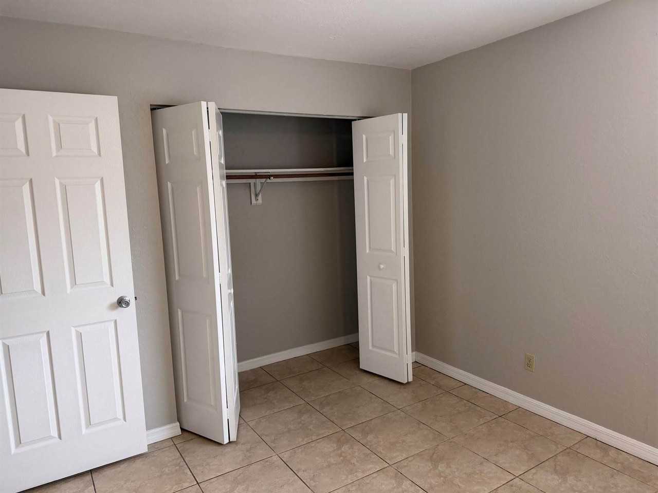 125 Se Millwood Ter - Photo 5 of 14