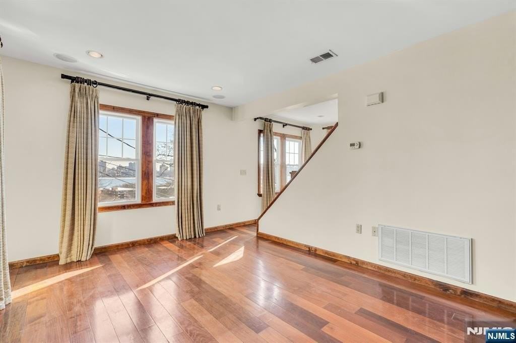 9 Old Wood Rd - Photo 4 of 20