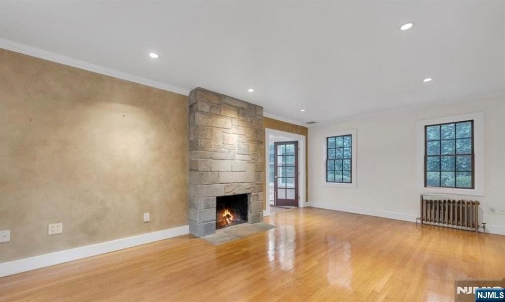 278 Maple St - Photo 4 of 37