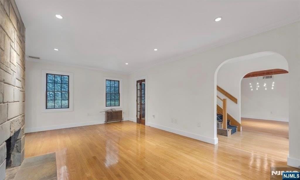 278 Maple St - Photo 5 of 37