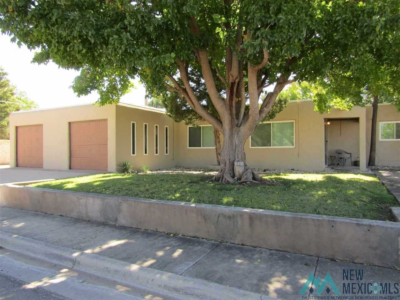 901 10th Street Ct - Photo 2 of 8