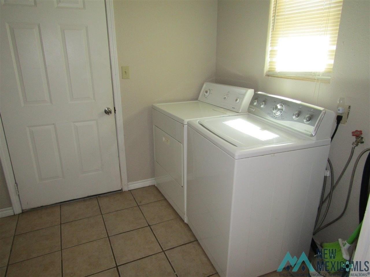 901 10th Street Ct - Photo 6 of 8