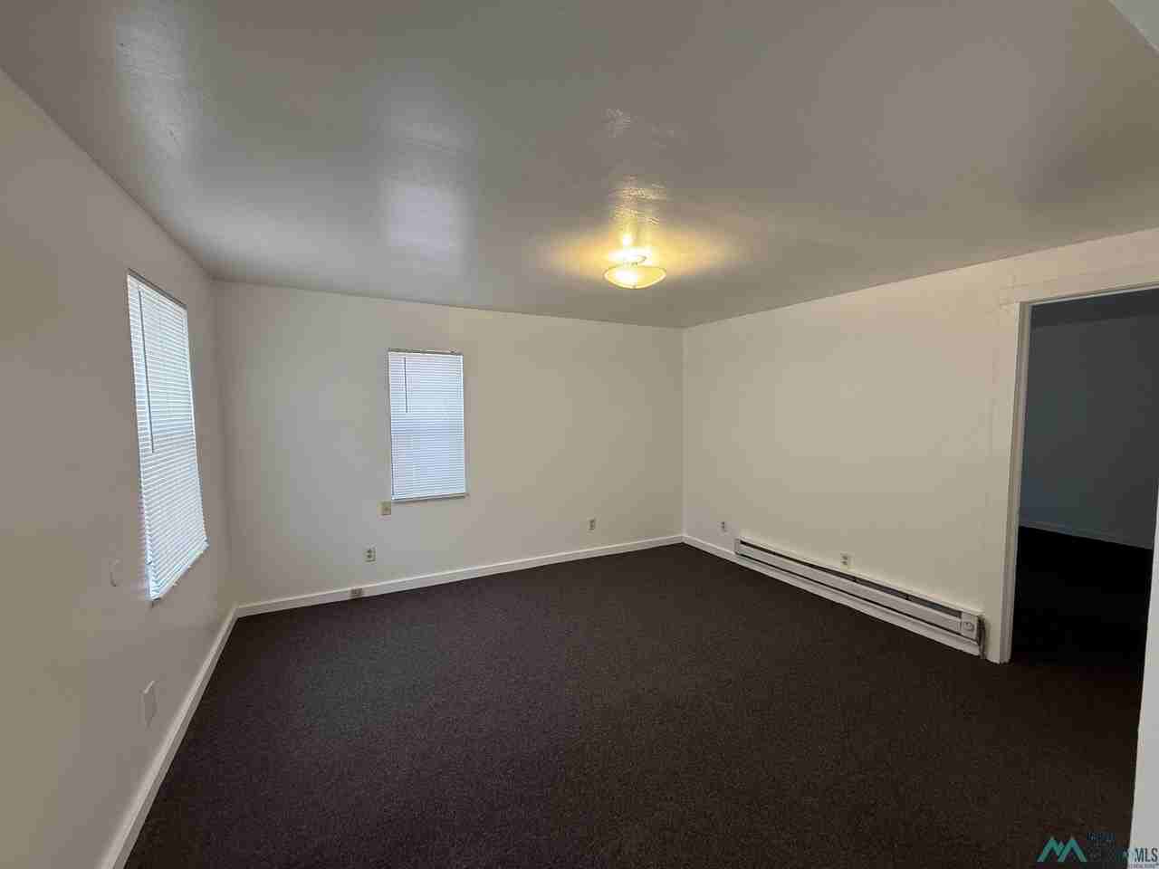 211 W Chisum Ave - Photo 4 of 10