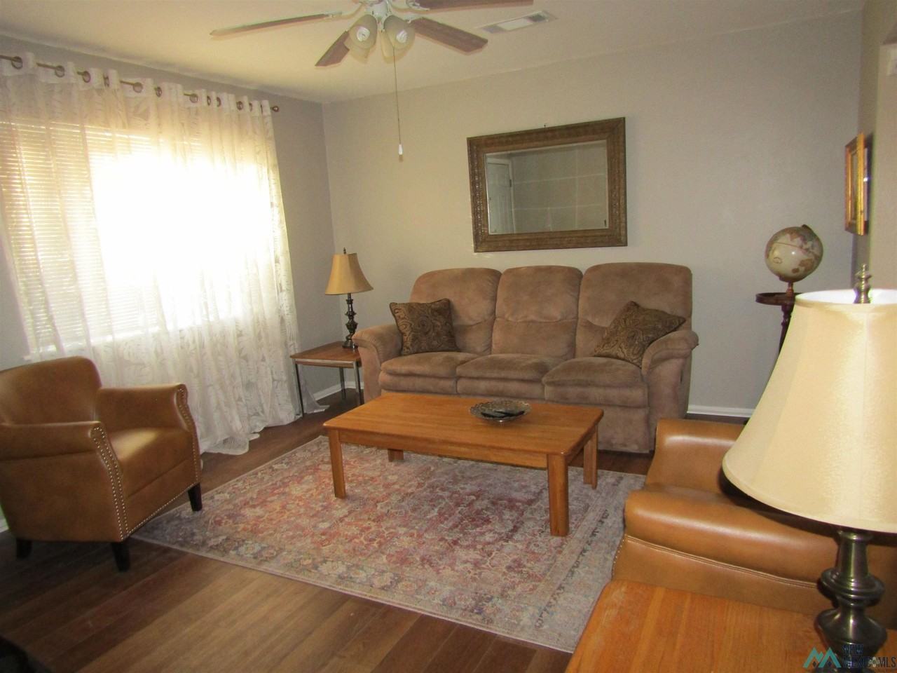 605 1/2 W Quay Ave - Photo 2 of 14