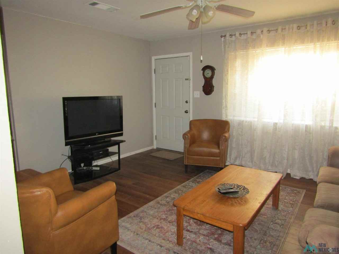 605 1/2 W Quay Ave - Photo 3 of 14