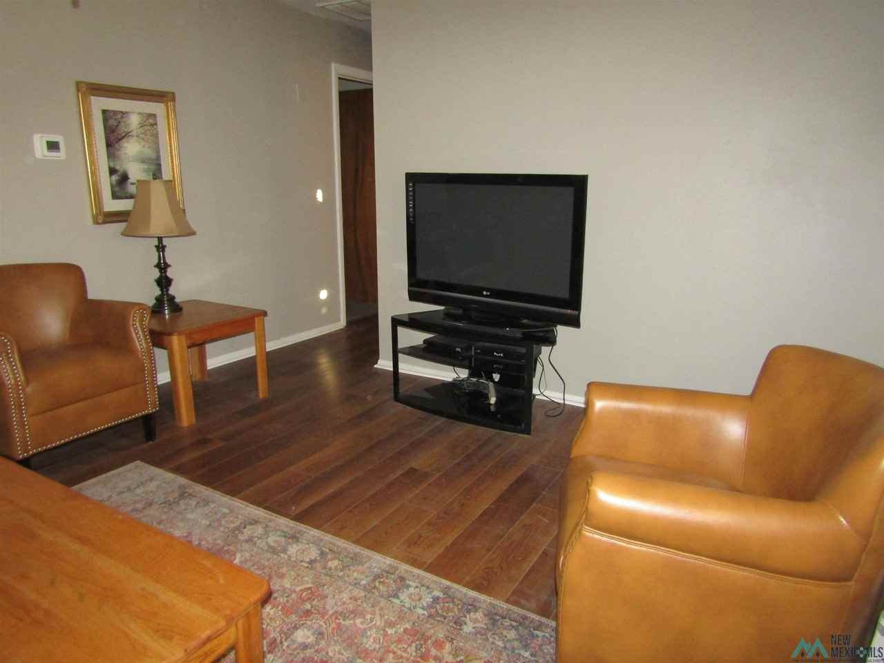 605 1/2 W Quay Ave - Photo 5 of 14