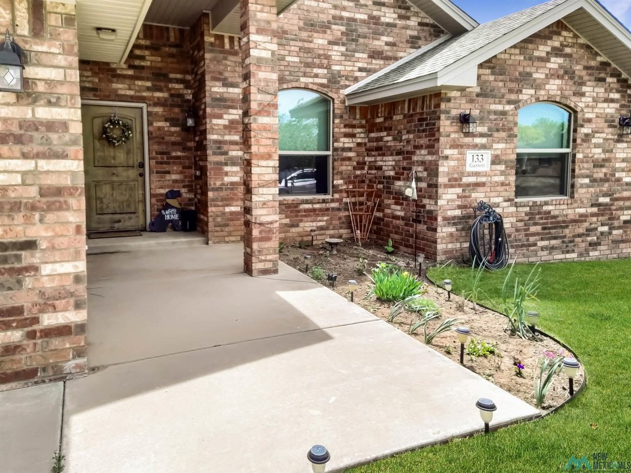 133 Garrett Dr - Photo 3 of 47