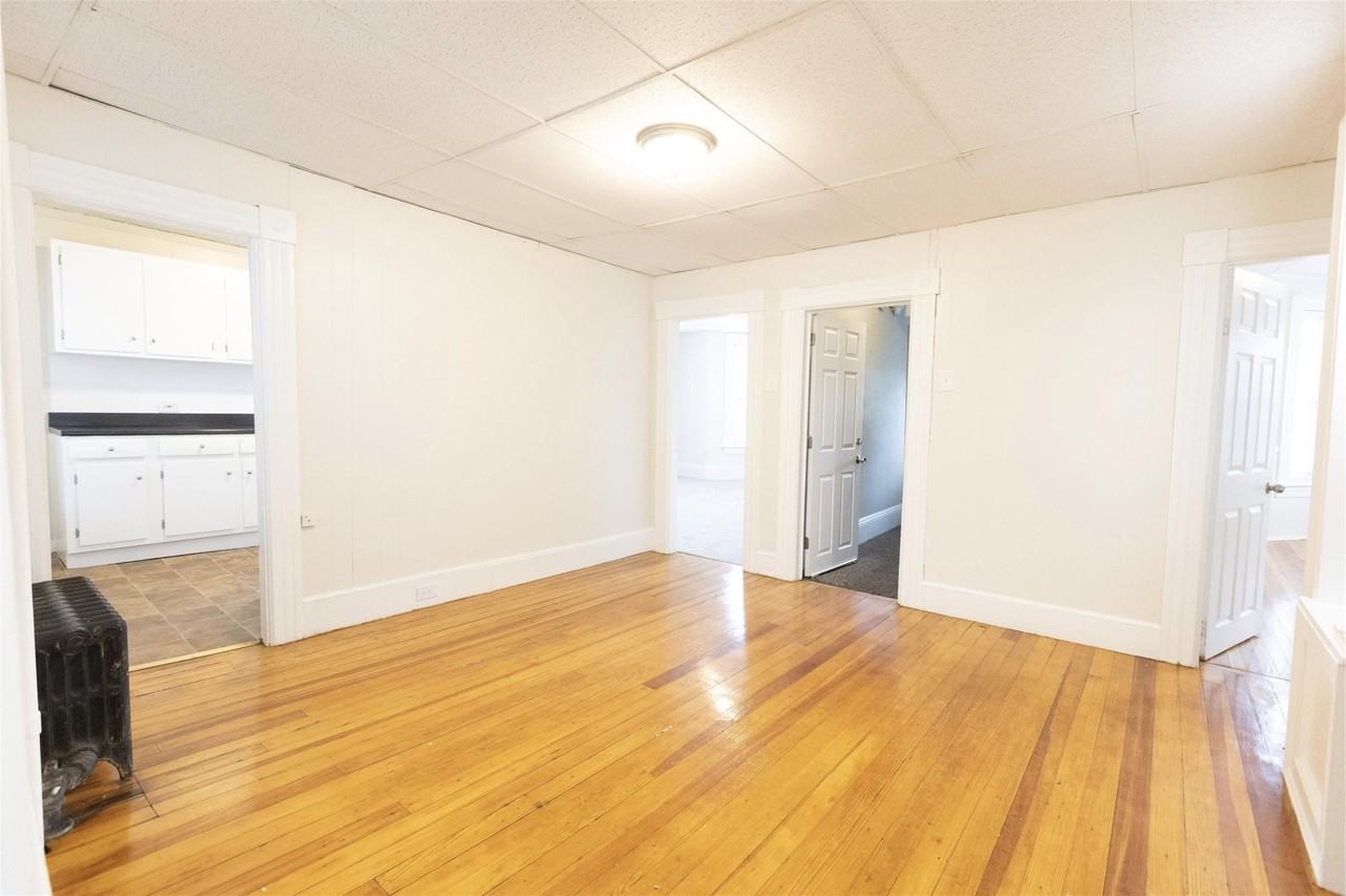 470 Spruce St - Photo 3 of 18