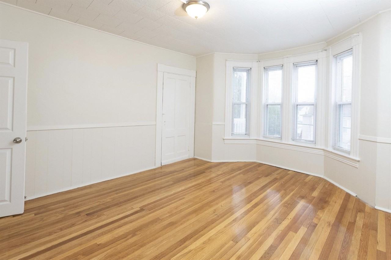 470 Spruce St - Photo 6 of 18