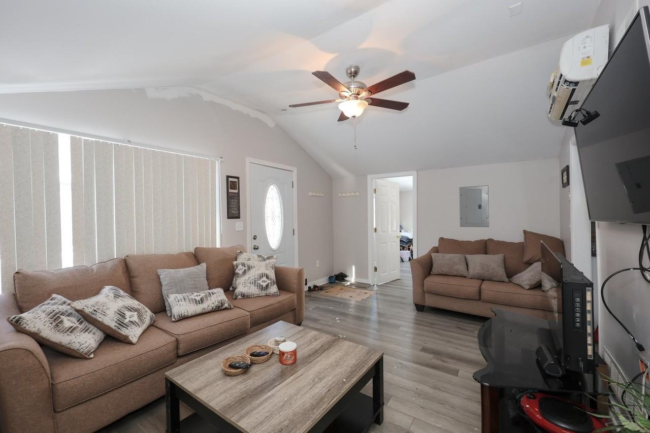 12 Roosevelt Ln - Photo 2 of 25