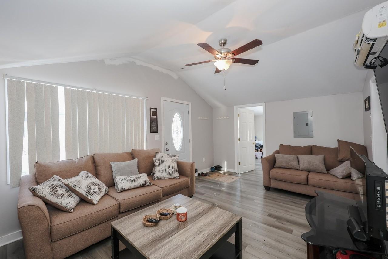 12 Roosevelt Ln - Photo 3 of 25