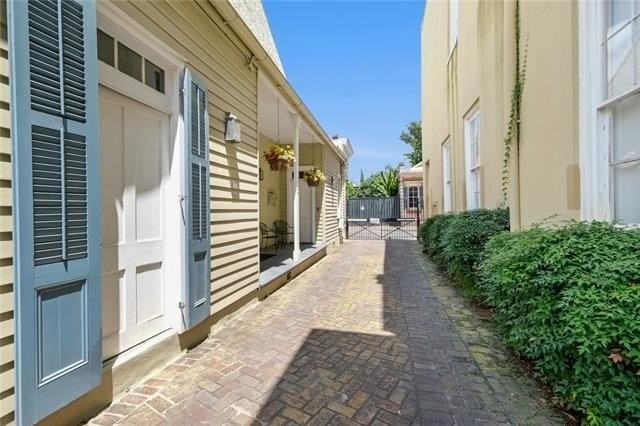 922 Saint Louis St #4 - Photo 2 of 9