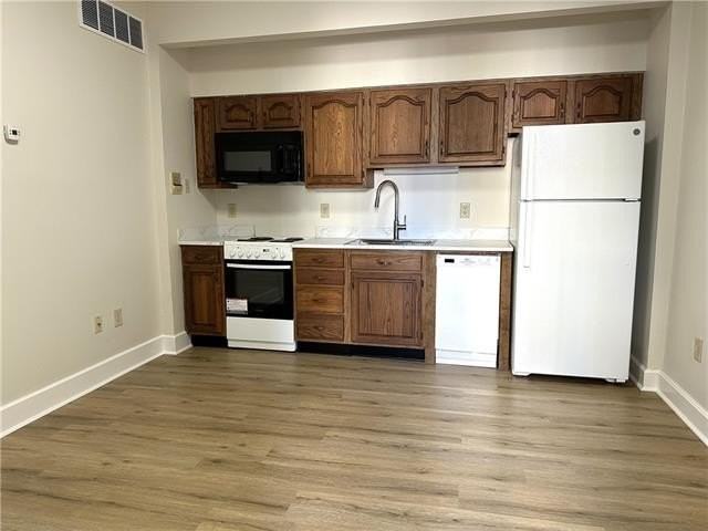 922 Saint Louis St #4 - Photo 3 of 9