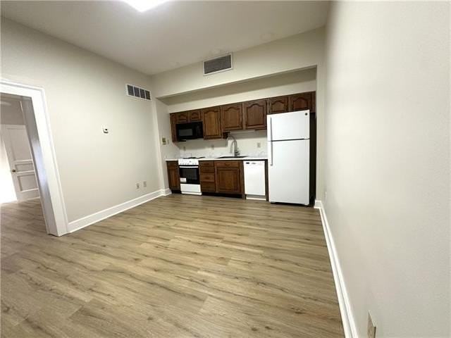 922 Saint Louis St #4 - Photo 4 of 9