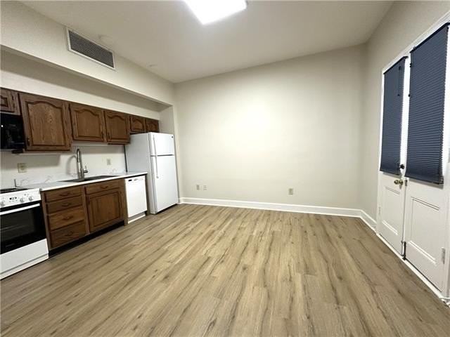 922 Saint Louis St #4 - Photo 5 of 9