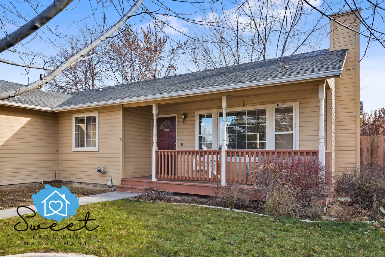 2074 N Siesta Ave #1 - Photo 3 of 28