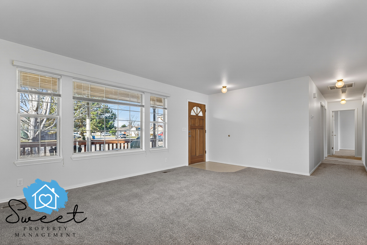 2074 N Siesta Ave #1 - Photo 5 of 28