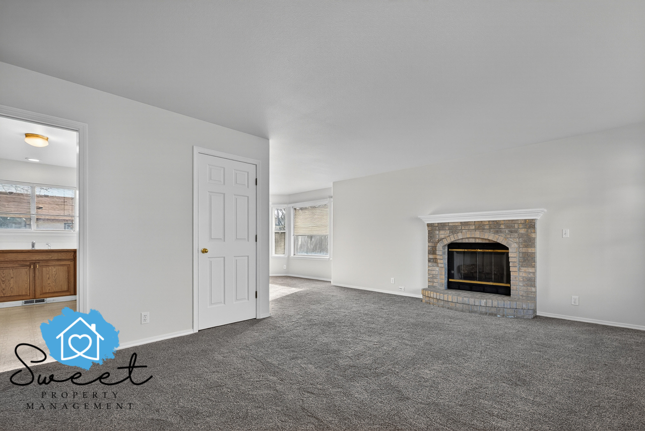 2074 N Siesta Ave #1 - Photo 6 of 28