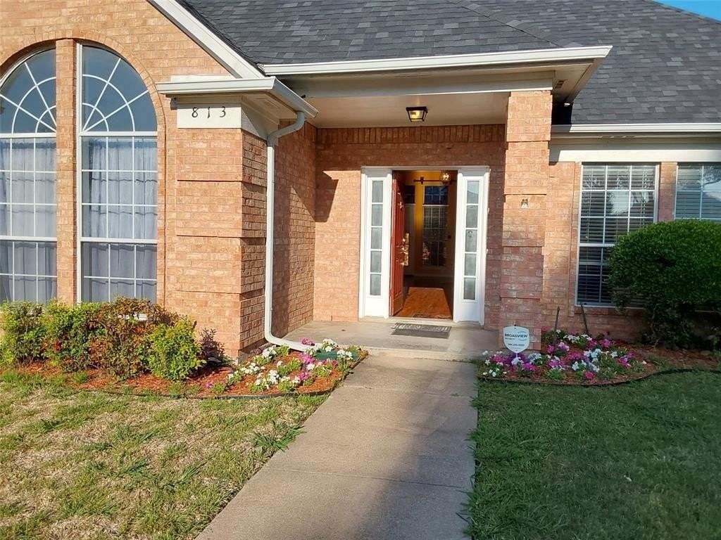 813 Schrade Trl - Photo 2 of 21