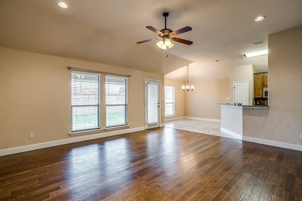 1120 Whispering Mdws - Photo 7 of 29